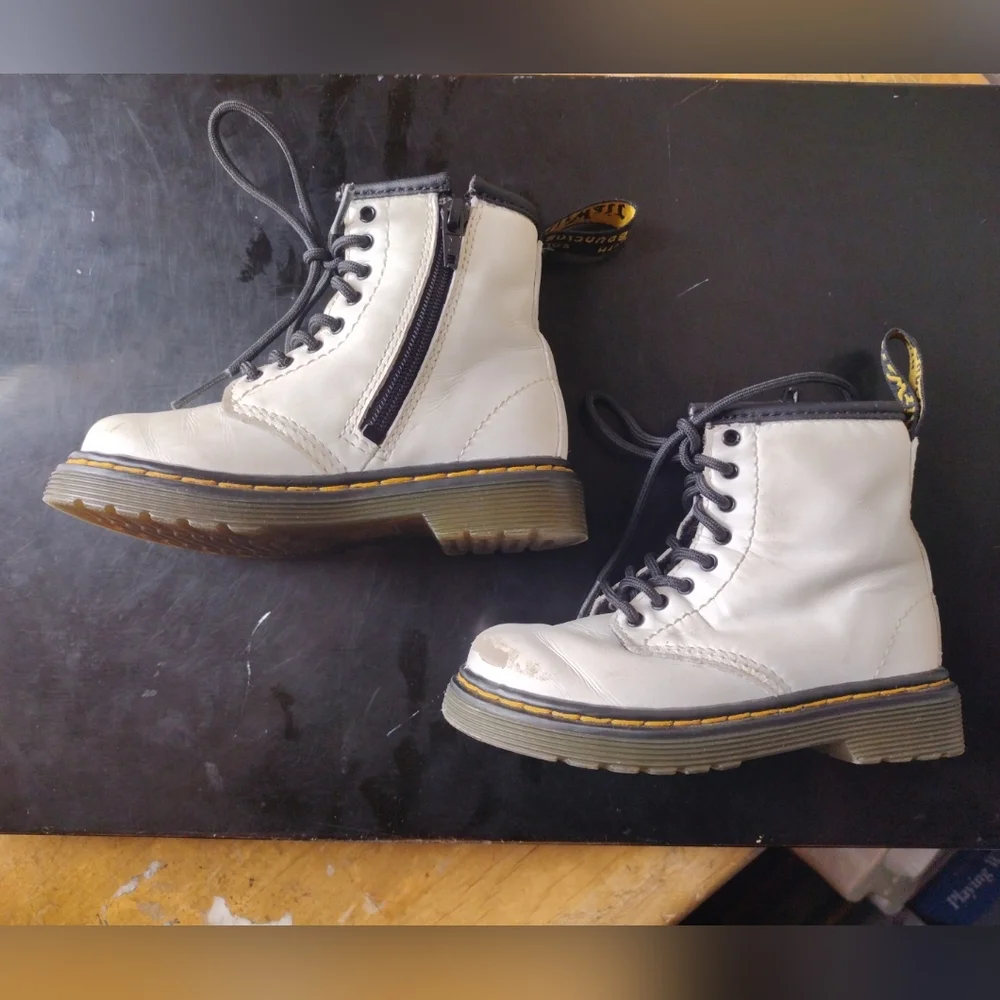 DOC DR. MARTENS Kids Boots US Size 7 EU 23 White Zip/Laces 1460T. Very Good